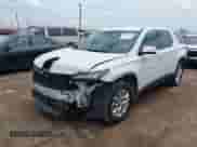 2023 Chevrolet Traverse LS z VIN 1GNERFKW0PJ168703, wystawiony jako IAAI lot #42638224 z przebiegiem 56 743 mil mil oraz . Historia ofert i sprzedaży dostępna na DreamBid. Obrazek 17.