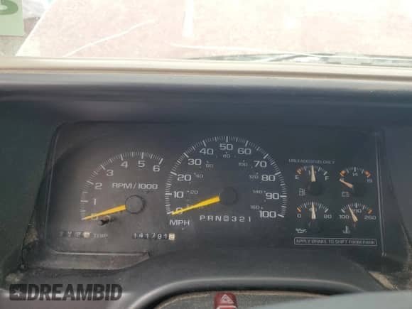 1998 Chevrolet Silverado 2500 с VIN 1GCGK29R0WE209238, выставлен на аукционе Copart как лот 65289165 с пробегом 141 791 миль миль и Списание • Salvage title. История ставок и продаж доступна на DreamBid. Изображение 9.