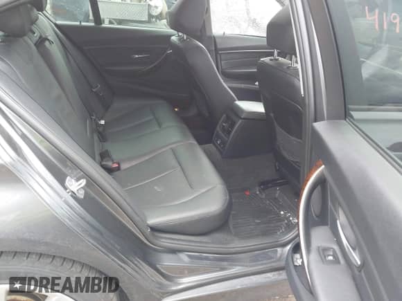 2014 BMW 3 Series 335i xDrive z VIN WBA3B9G59ENR91249, wystawiony jako IAAI lot #41911039 z przebiegiem 97 597 mil mil oraz . Historia ofert i sprzedaży dostępna na DreamBid. Obrazek 8.