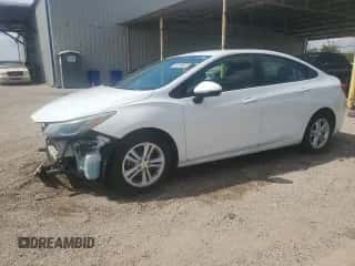 2018 Chevrolet Cruze LT z VIN 1G1BE5SM4J7130470, wystawiony jako Copart lot #85682785 z przebiegiem 114 107 mil mil oraz Czysty tytuł • Clean title. Historia ofert i sprzedaży dostępna na DreamBid. Obrazek 1.