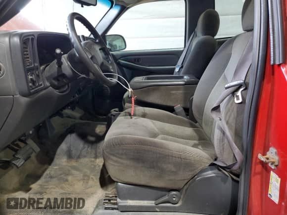 2006 Chevrolet Silverado 1500 Work Truck z VIN 1GCEC14V06E284962, wystawiony jako Copart lot #63103685 z przebiegiem 231 471 mil mil oraz Szkoda całkowita • Salvage title. Historia ofert i sprzedaży dostępna na DreamBid. Obrazek 7.