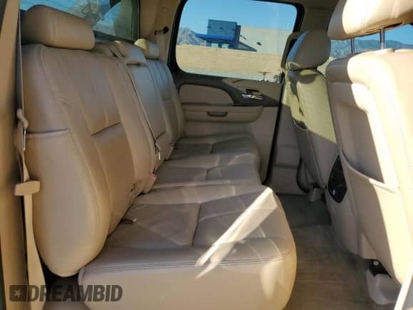 2011 Chevrolet Avalanche LT z VIN 3GNMCFE08BG405923, wystawiony jako Copart lot #82611245 z przebiegiem 156 009 mil mil oraz Szkoda całkowita • Salvage title. Historia ofert i sprzedaży dostępna na DreamBid. Obrazek 10.