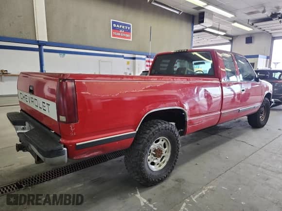 1994 Chevrolet Silverado 2500 z VIN 1GCGC29F0RE151851, wystawiony jako Copart lot #59092185 z przebiegiem 221 171 mil mil oraz Szkoda całkowita • Salvage title. Historia ofert i sprzedaży dostępna na DreamBid. Obrazek 3.