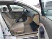 2005 Honda Accord LX z VIN 1HGCM56445A064456, wystawiony jako IAAI lot #43306597 z przebiegiem 301 318 mil mil oraz . Historia ofert i sprzedaży dostępna na DreamBid. Obrazek 5.