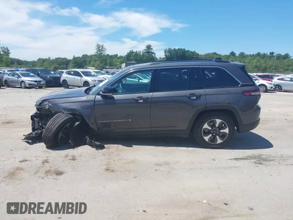 2024 Jeep Grand Cherokee with VIN 1C4RJYB68RC714152, listed as a IAAI auction lot 42532809 with 3,628 mi miles and . Bid and sale history available at DreamBid. Image 14.
