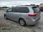 2017 Toyota Sienna LE Auto Access Seat z VIN 5TDKZ3DCXHS823225, wystawiony jako Copart lot #67157225 z przebiegiem 258 906 mil mil oraz Szkoda całkowita • Salvage title. Historia ofert i sprzedaży dostępna na DreamBid. Obrazek 2.