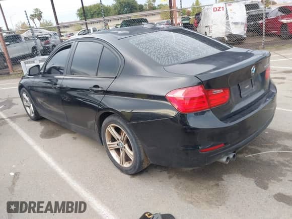 2013 BMW 3 Series 328i с VIN WBA3C1C53DF438450, выставлен на аукционе IAAI как лот 43520110 с пробегом 161 205 миль миль и . История ставок и продаж доступна на DreamBid. Изображение 3.