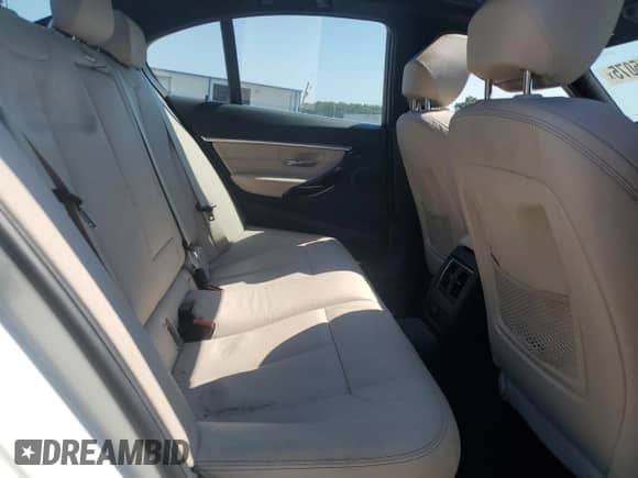 2018 BMW 3 Series 330i xDrive z VIN WBA8D9G55JNU68675, wystawiony jako Copart lot #80465075 z przebiegiem 43 127 mil mil oraz Szkoda całkowita • Salvage title. Historia ofert i sprzedaży dostępna na DreamBid. Obrazek 10.