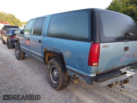 1993 Chevrolet Suburban с VIN 1GNGK26N3PJ324272, выставлен на аукционе IAAI как лот 42804308 с пробегом 272 204 миль миль и . История ставок и продаж доступна на DreamBid. Изображение 3.