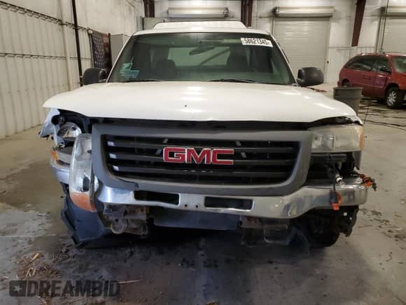 2005 GMC Sierra 1500 Work Truck с VIN 1GTEC14X05Z314518, выставлен на аукционе Copart как лот 58621345 с пробегом 93 070 миль миль и Чистый • Clean title. История ставок и продаж доступна на DreamBid. Изображение 5.