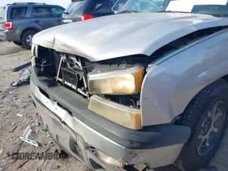 2005 Chevrolet Silverado 1500 LS с VIN 2GCEC13T751140812, выставлен на аукционе IAAI как лот 43263673 с пробегом 306 425 миль миль и . История ставок и продаж доступна на DreamBid. Изображение 6.