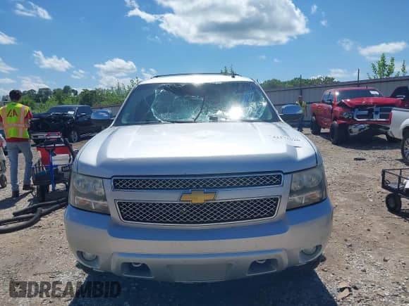 2014 Chevrolet Suburban LTZ с VIN 1GNSKKE7XER140250, выставлен на аукционе IAAI как лот 42171920 с пробегом 247 164 миль миль и . История ставок и продаж доступна на DreamBid. Изображение 12.