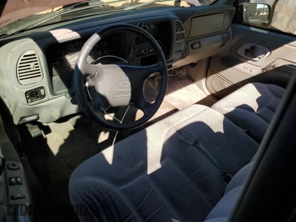 1997 Chevrolet Silverado 1500 with VIN 1GCEC14M6VZ231584, listed as a Copart auction lot 76837604 with 306,105 mi miles and Salvage title. Bid and sale history available at DreamBid. Image 8.
