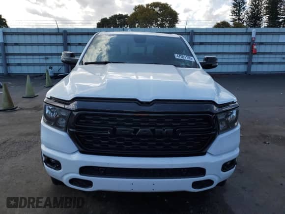 2023 Ram 1500 Big Horn z VIN 1C6RREBG2PN511783, wystawiony jako Copart lot #47061195 z przebiegiem 3 310 mil mil oraz Szkoda całkowita • Salvage title. Historia ofert i sprzedaży dostępna na DreamBid. Obrazek 5.