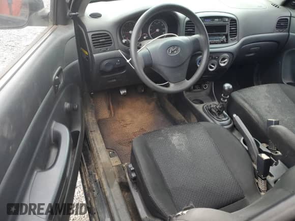 2010 Hyundai Accent GS z VIN KMHCM3AC8AU165926, wystawiony jako Copart lot #48303995 z przebiegiem 248 619 mil mil oraz Szkoda całkowita • Salvage title. Historia ofert i sprzedaży dostępna na DreamBid. Obrazek 8.