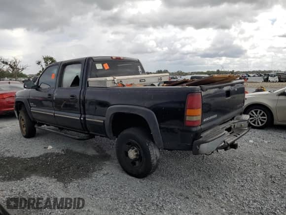 2002 Chevrolet Silverado 2500HD LS with VIN 1GCHK23182F111067, listed as a Copart auction lot 63098645 with Not provided miles and Salvage title. Bid and sale history available at DreamBid. Image 2.
