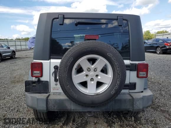 2007 Jeep Wrangler Unlimited X с VIN 1J8GA39157L198004, выставлен на аукционе Copart как лот 81825475 с пробегом 128 673 миль миль и Списание • Salvage title. История ставок и продаж доступна на DreamBid. Изображение 6.