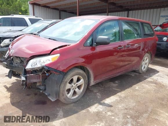2013 Toyota Sienna L with VIN 5TDZK3DC3DS386228, listed as a IAAI auction lot 42485740 with 72,909 mi miles and . Bid and sale history available at DreamBid. Image 2.