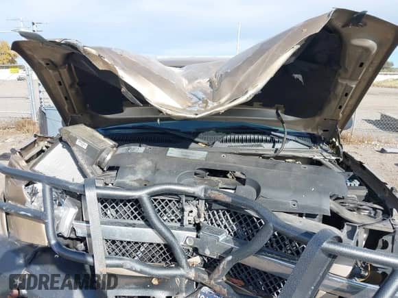 2005 Chevrolet Silverado 1500HD LS с VIN 1GCGK13U75F937557, выставлен на аукционе IAAI как лот 40634385 с пробегом 187 292 миль миль и . История ставок и продаж доступна на DreamBid. Изображение 10.