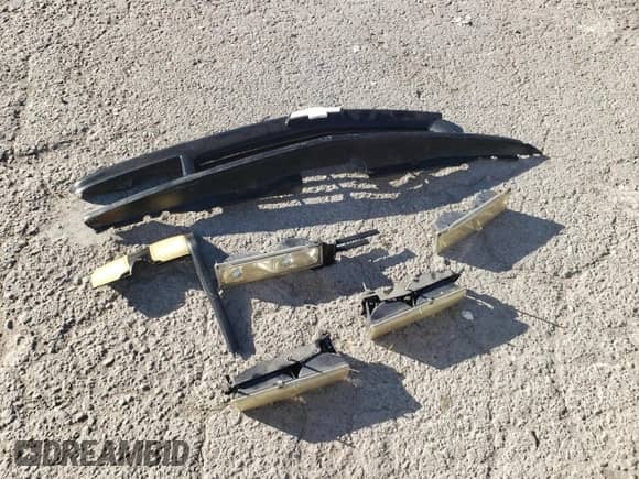 1998 Chevrolet Silverado 2500 z VIN 1GCGK29J0WE147043, wystawiony jako Copart lot #83372654 z przebiegiem 193 245 mil mil oraz Szkoda całkowita • Salvage title. Historia ofert i sprzedaży dostępna na DreamBid. Obrazek 12.