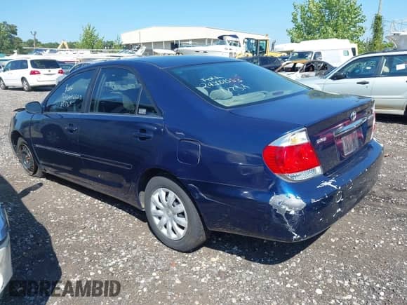 2005 Toyota Camry XLE z VIN 4T1BE32K75U082508, wystawiony jako IAAI lot #43169471 z przebiegiem Nie podano mil oraz . Historia ofert i sprzedaży dostępna na DreamBid. Obrazek 3.