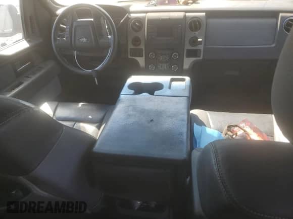 2013 Ford F-150 XL z VIN 1FTFW1CF7DFC38400, wystawiony jako Copart lot #48687845 z przebiegiem Nie podano mil oraz Szkoda całkowita • Salvage title. Historia ofert i sprzedaży dostępna na DreamBid. Obrazek 8.