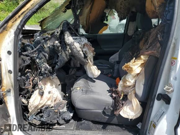 2019 Toyota Tacoma SR5 with VIN 5TFSZ5AN8KX200172, listed as a Copart auction lot 61977585 with Not provided miles and Salvage title. Bid and sale history available at DreamBid. Image 7.