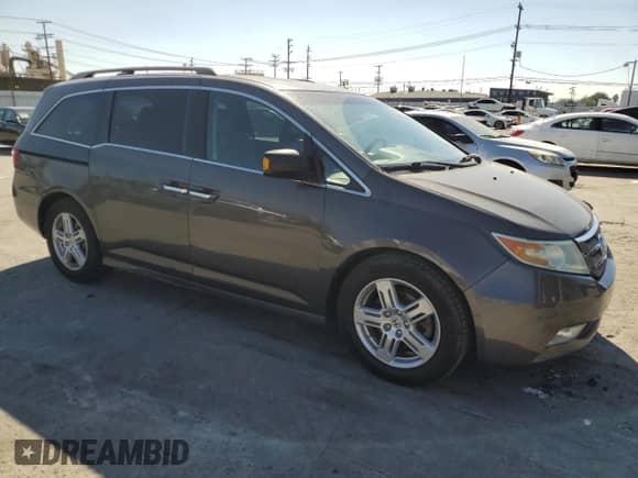 2011 Honda Odyssey Touring z VIN 5FNRL5H98BB008835, wystawiony jako Copart lot #90297715 z przebiegiem 173 073 mil mil oraz Czysty tytuł • Clean title. Historia ofert i sprzedaży dostępna na DreamBid. Obrazek 4.
