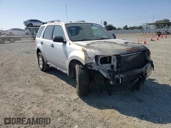2011 Ford Escape XLT с VIN 1FMCU9DG1BKC53649, выставлен на аукционе Copart как лот 64397225 с пробегом Не указан миль и На запчасти • Non repairable. История ставок и продаж доступна на DreamBid. Изображение 14.