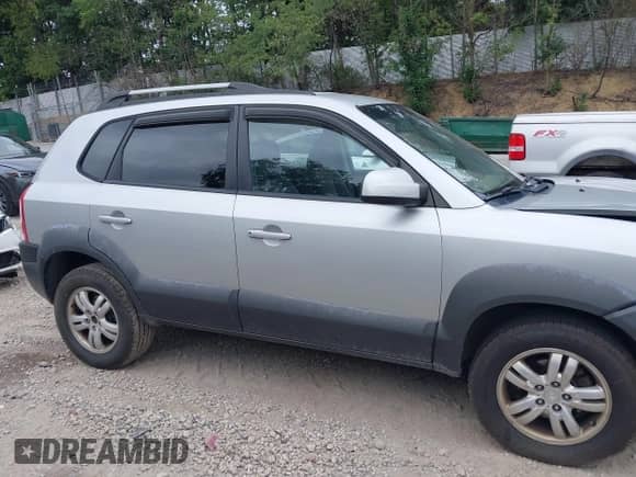 2008 Hyundai Tucson SE with VIN KM8JN72D98U844679, listed as a IAAI auction lot 43042104 with 101,736 mi miles and . Bid and sale history available at DreamBid. Image 12.