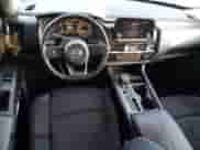 2023 Nissan Pathfinder SV z VIN 5N1DR3BA1PC257851, wystawiony jako Copart lot #82826044 z przebiegiem 28 927 mil mil oraz Szkoda całkowita • Salvage title. Historia ofert i sprzedaży dostępna na DreamBid. Obrazek 8.