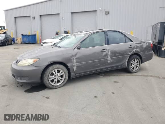 2005 Toyota Camry XLE with VIN 4T1BF30K45U596980, listed as a Copart auction lot 81821355 with 189,396 mi miles and Salvage title. Bid and sale history available at DreamBid. Image 1.