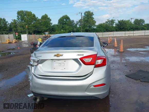 2017 Chevrolet Cruze Premier z VIN 1G1BF5SM0H7263153, wystawiony jako IAAI lot #42981559 z przebiegiem 165 451 mil mil oraz . Historia ofert i sprzedaży dostępna na DreamBid. Obrazek 16.