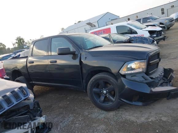 2014 Ram 1500 Express z VIN 1C6RR7KT4ES220631, wystawiony jako IAAI lot #42612207 z przebiegiem 128 548 mil mil oraz . Historia ofert i sprzedaży dostępna na DreamBid. Obrazek 14.
