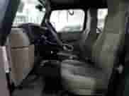 2006 Jeep Wrangler SE z VIN 1J4FA29S36P724699, wystawiony jako Copart lot #41764425 z przebiegiem 129 016 mil mil oraz Szkoda całkowita • Salvage title. Historia ofert i sprzedaży dostępna na DreamBid. Obrazek 7.