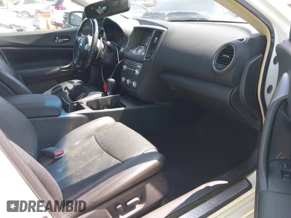 2014 Nissan Maxima SV z VIN 1N4AA5AP0EC458773, wystawiony jako IAAI lot #42718388 z przebiegiem 184 247 mil mil oraz . Historia ofert i sprzedaży dostępna na DreamBid. Obrazek 5.