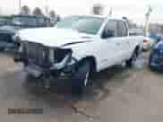 2020 Ram 1500 Big Horn z VIN 1C6RREBT0LN266926, wystawiony jako IAAI lot #41794173 z przebiegiem 126 043 mil mil oraz . Historia ofert i sprzedaży dostępna na DreamBid. Obrazek 2.