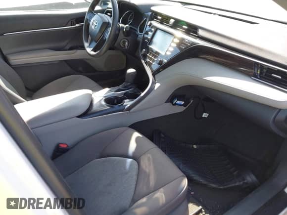 2019 Toyota Camry SE z VIN 4T1B11HK3KU833090, wystawiony jako IAAI lot #43218485 z przebiegiem 78 653 mil mil oraz . Historia ofert i sprzedaży dostępna na DreamBid. Obrazek 5.