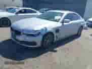 2019 BMW 5 Series 530e xDrive z VIN WBAJB1C52KB376389, wystawiony jako IAAI lot #42918926 z przebiegiem Nie podano mil oraz . Historia ofert i sprzedaży dostępna na DreamBid. Obrazek 2.