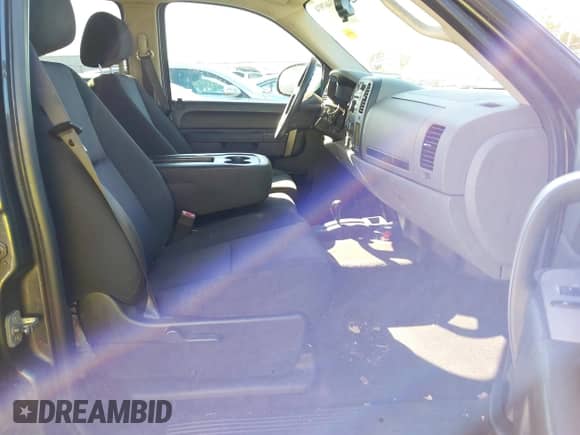 2011 Chevrolet Silverado 1500 LS z VIN 3GCPKREA0BG113816, wystawiony jako IAAI lot #43467974 z przebiegiem 208 253 mil mil oraz . Historia ofert i sprzedaży dostępna na DreamBid. Obrazek 5.