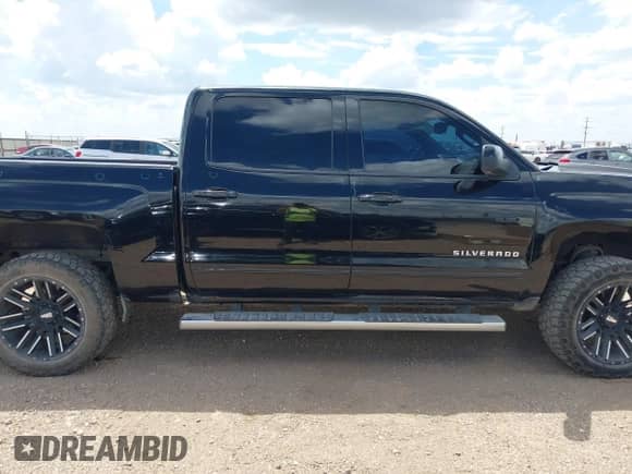 2017 Chevrolet Silverado 1500 LT z VIN 3GCUKREC1HG459158, wystawiony jako IAAI lot #42808816 z przebiegiem 95 355 mil mil oraz . Historia ofert i sprzedaży dostępna na DreamBid. Obrazek 13.
