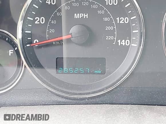 2006 Jeep Grand Cherokee Laredo z VIN 1J4GS48K96C329772, wystawiony jako IAAI lot #42492434 z przebiegiem 285 257 mil mil oraz . Historia ofert i sprzedaży dostępna na DreamBid. Obrazek 15.