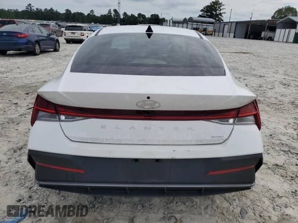 2024 Hyundai Elantra Blue z VIN KMHLM4DJ4RU107551, wystawiony jako Copart lot #69552565 z przebiegiem 34 119 mil mil oraz Szkoda całkowita • Salvage title. Historia ofert i sprzedaży dostępna na DreamBid. Obrazek 6.