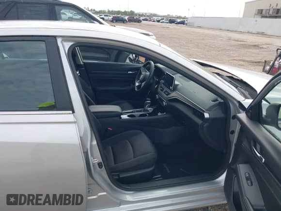 2024 Nissan Altima SV z VIN 1N4BL4DV2RN346974, wystawiony jako IAAI lot #43561103 z przebiegiem 42 922 mil mil oraz . Historia ofert i sprzedaży dostępna na DreamBid. Obrazek 5.