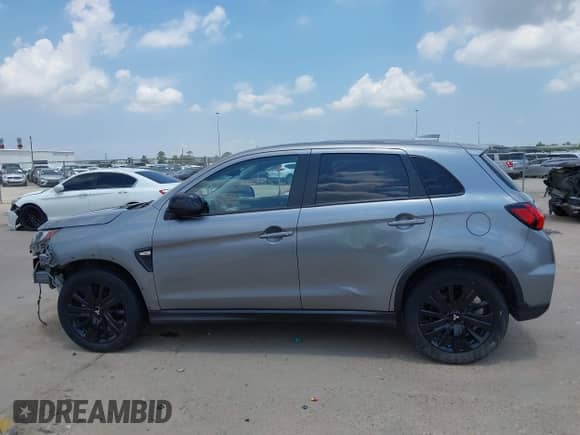 2023 Mitsubishi Outlander ES z VIN JA4ARUAU0PU016991, wystawiony jako IAAI lot #42406548 z przebiegiem 25 351 mil mil oraz . Historia ofert i sprzedaży dostępna na DreamBid. Obrazek 14.