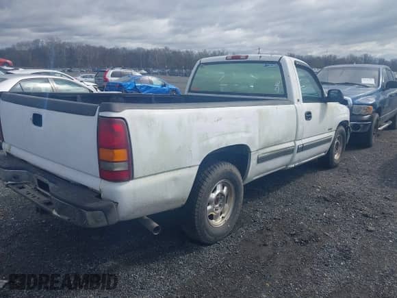 2000 Chevrolet Silverado 1500 z VIN 1GCEC14V6YE419087, wystawiony jako IAAI lot #38916431 z przebiegiem Nie podano mil oraz . Historia ofert i sprzedaży dostępna na DreamBid. Obrazek 4.