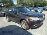 2013 Subaru Forester X z VIN JF2SHABC2DH410712, wystawiony jako Copart lot #84947895 z przebiegiem 104 099 mil mil oraz Czysty tytuł • Clean title. Historia ofert i sprzedaży dostępna na DreamBid. Obrazek 4.