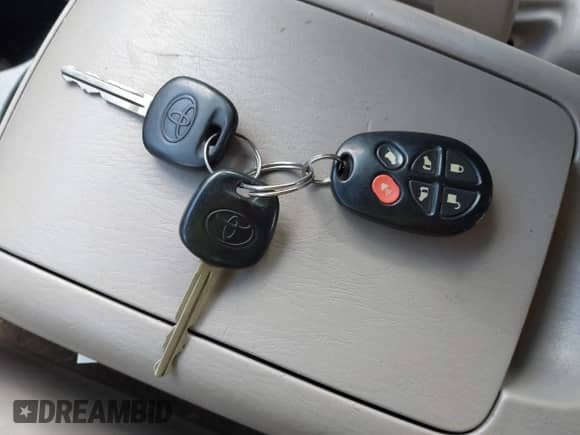 2004 Toyota Sienna XLE z VIN 5TDZA22C44S040799, wystawiony jako IAAI lot #42813671 z przebiegiem 281 311 mil mil oraz . Historia ofert i sprzedaży dostępna na DreamBid. Obrazek 11.