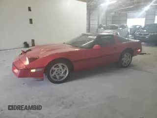 1990 Chevrolet Corvette z VIN 1G1YY2386L5103108, wystawiony jako Copart lot #81771605 z przebiegiem Nie podano mil oraz Czysty tytuł • Clean title. Historia ofert i sprzedaży dostępna na DreamBid. Obrazek 1.