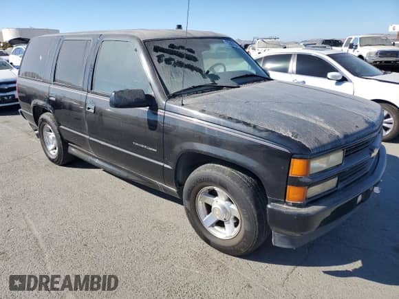 2000 Chevrolet Tahoe Limited z VIN 1GNEC13R7YR221297, wystawiony jako Copart lot #75504254 z przebiegiem 246 714 mil mil oraz Czysty tytuł • Clean title. Historia ofert i sprzedaży dostępna na DreamBid. Obrazek 4.